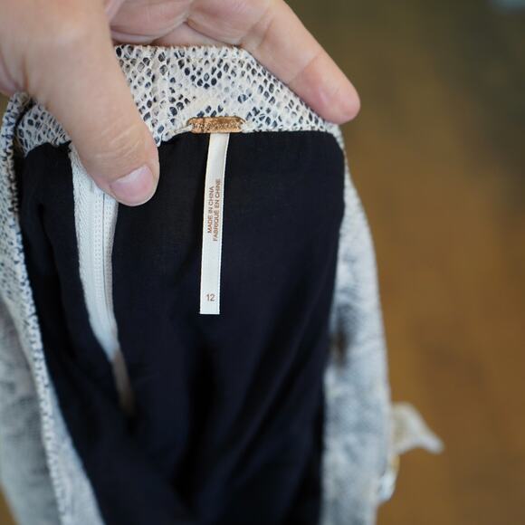 Free People Mini Snakeskin Print Skirt Short Zip Up Size 12 - Picture 3 of 6